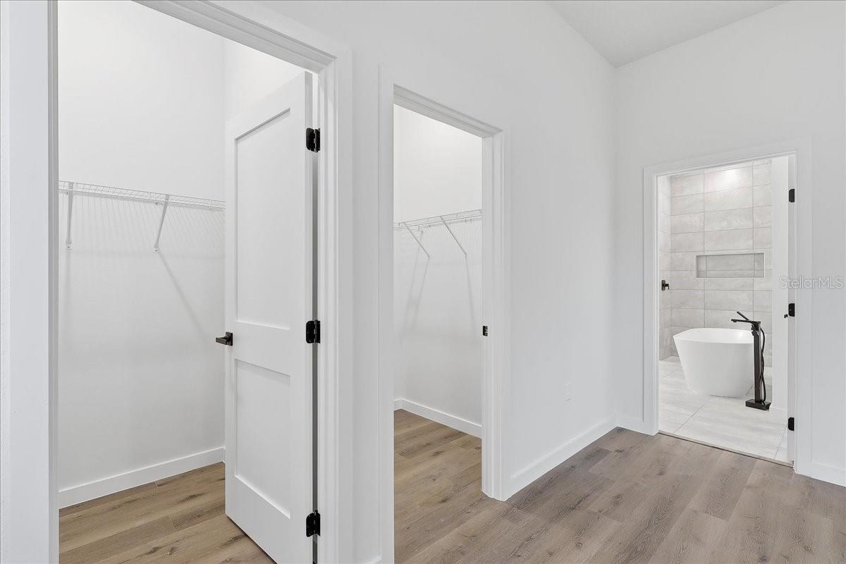 Image 7 of 18 For 8675 Circular Way