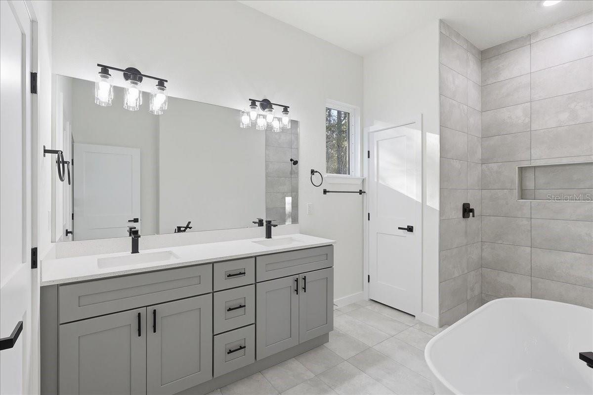 Image 8 of 18 For 8675 Circular Way