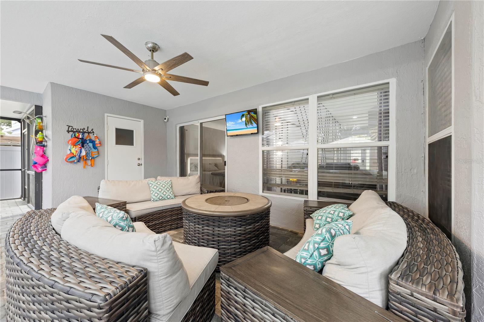 Image 32 of 41 For 416 Becky Street