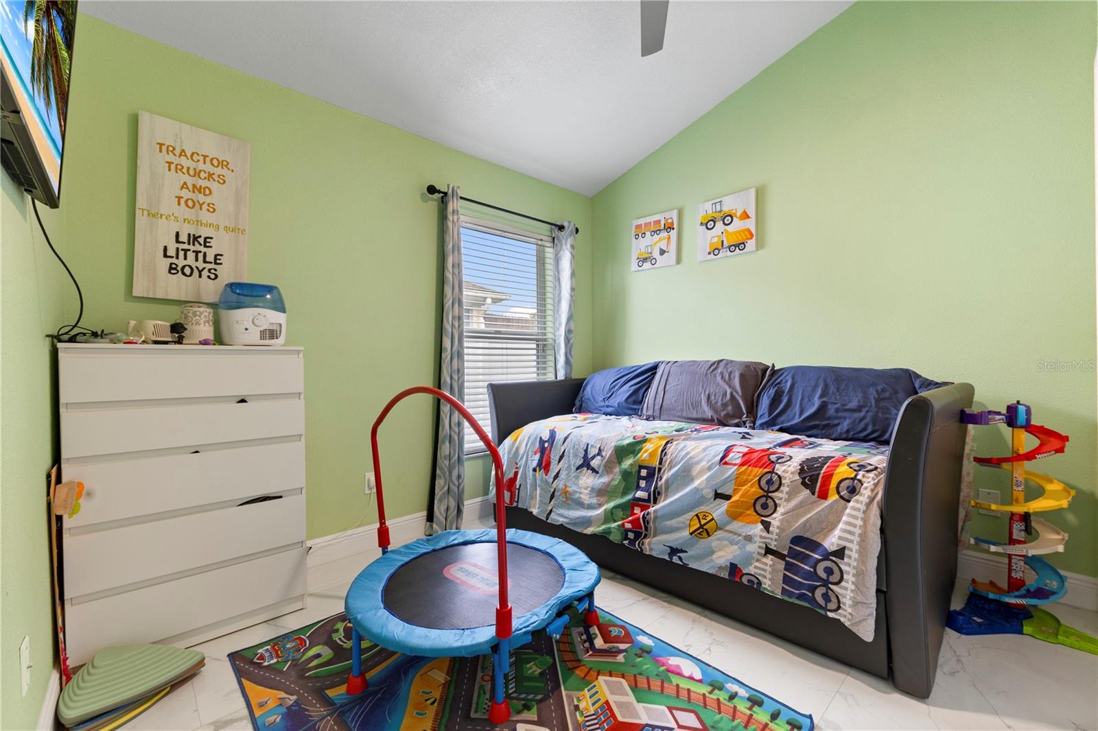 Image 36 of 41 For 416 Becky Street