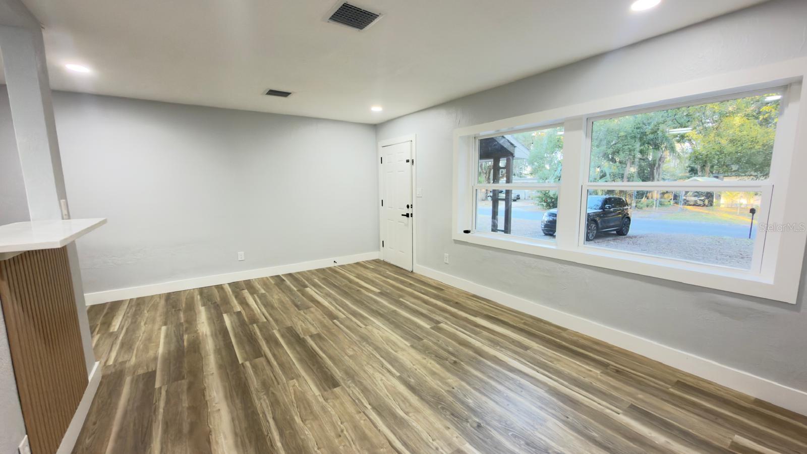 Image 7 of 25 For 2402 Stevens Avenue