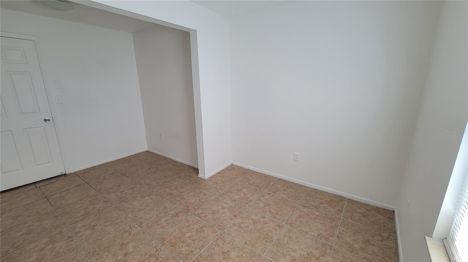 Image 20 of 41 For 826 Sky Lake Circle D