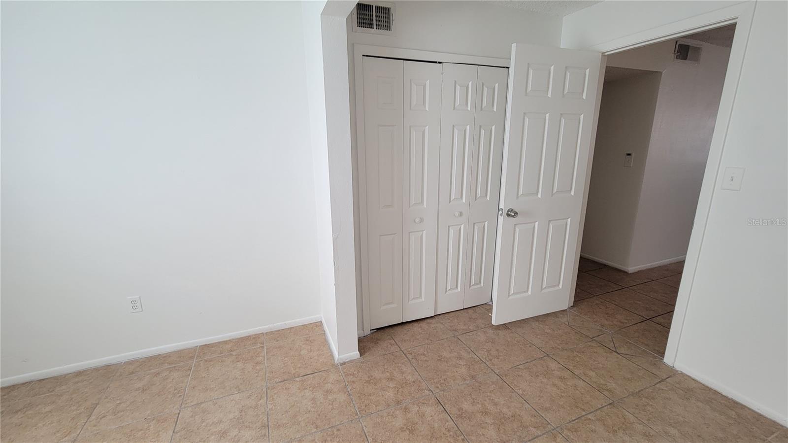 Image 21 of 41 For 826 Sky Lake Circle D