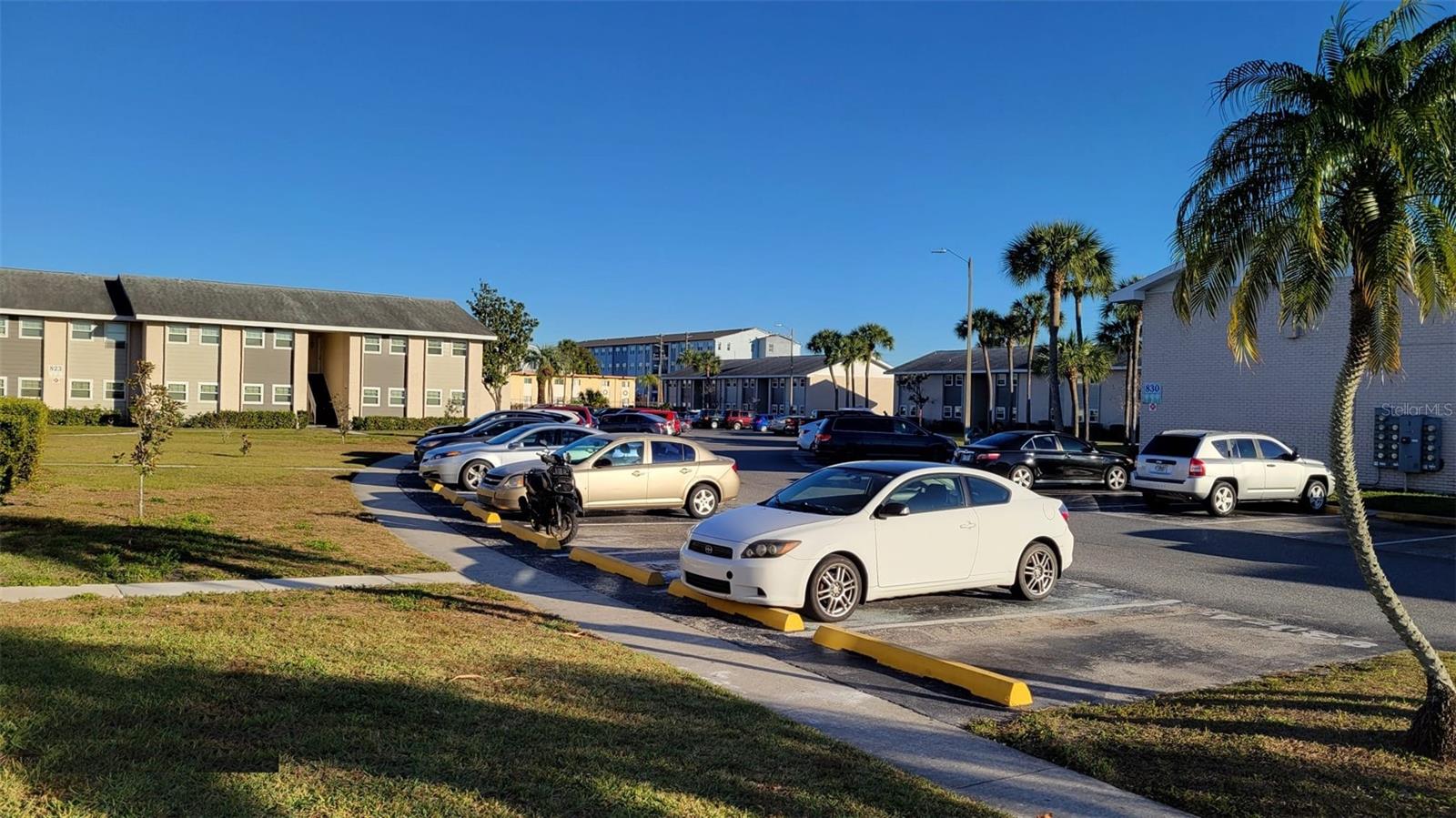 Image 28 of 41 For 826 Sky Lake Circle D