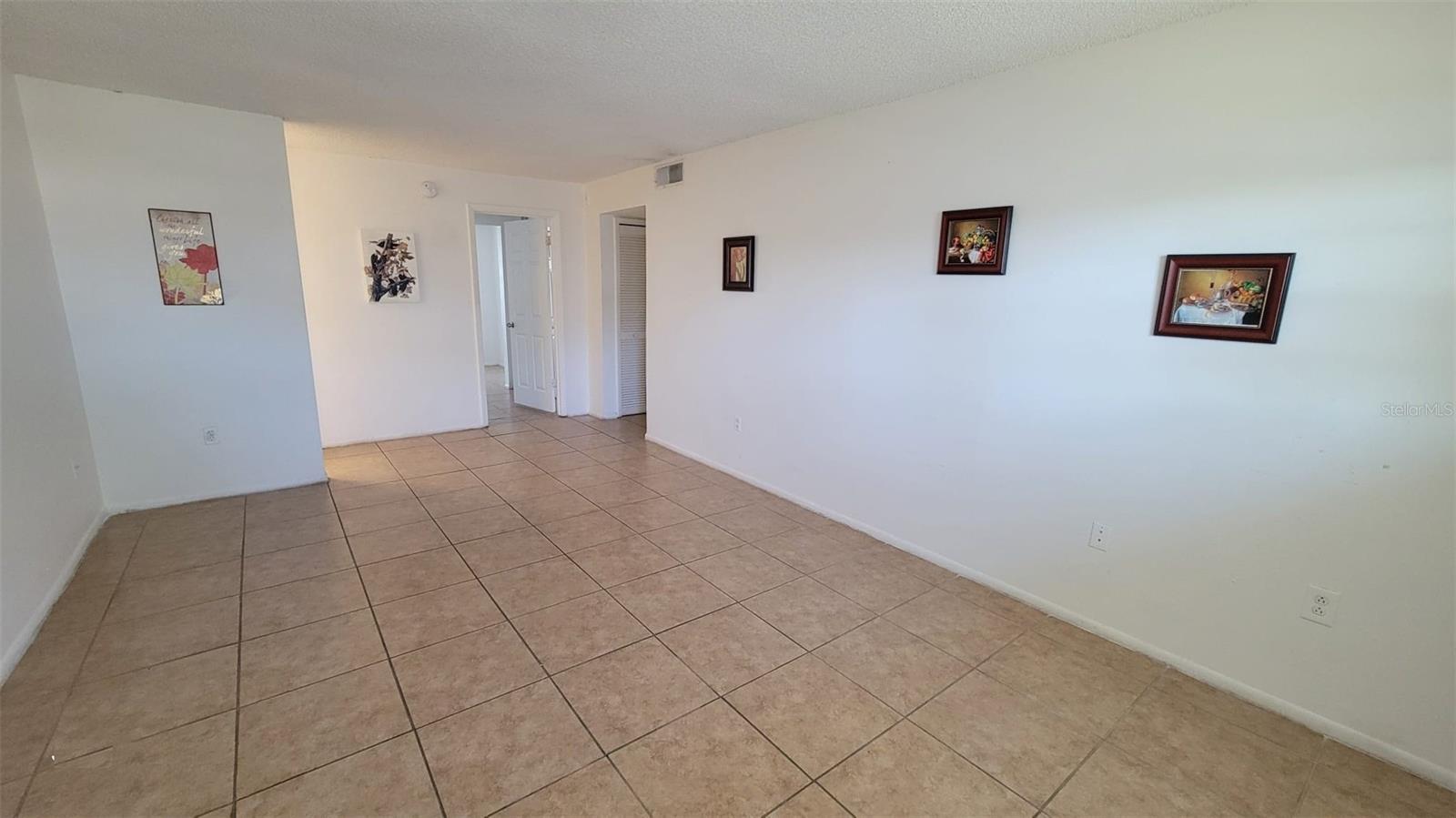 Image 4 of 41 For 826 Sky Lake Circle D