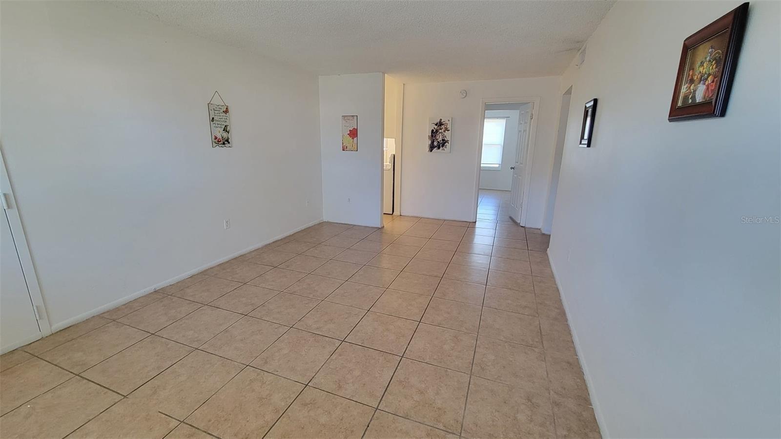 Image 5 of 41 For 826 Sky Lake Circle D