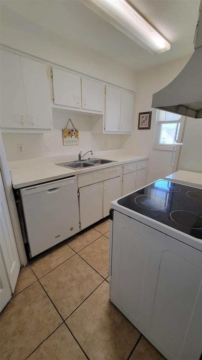 Image 9 of 41 For 826 Sky Lake Circle D