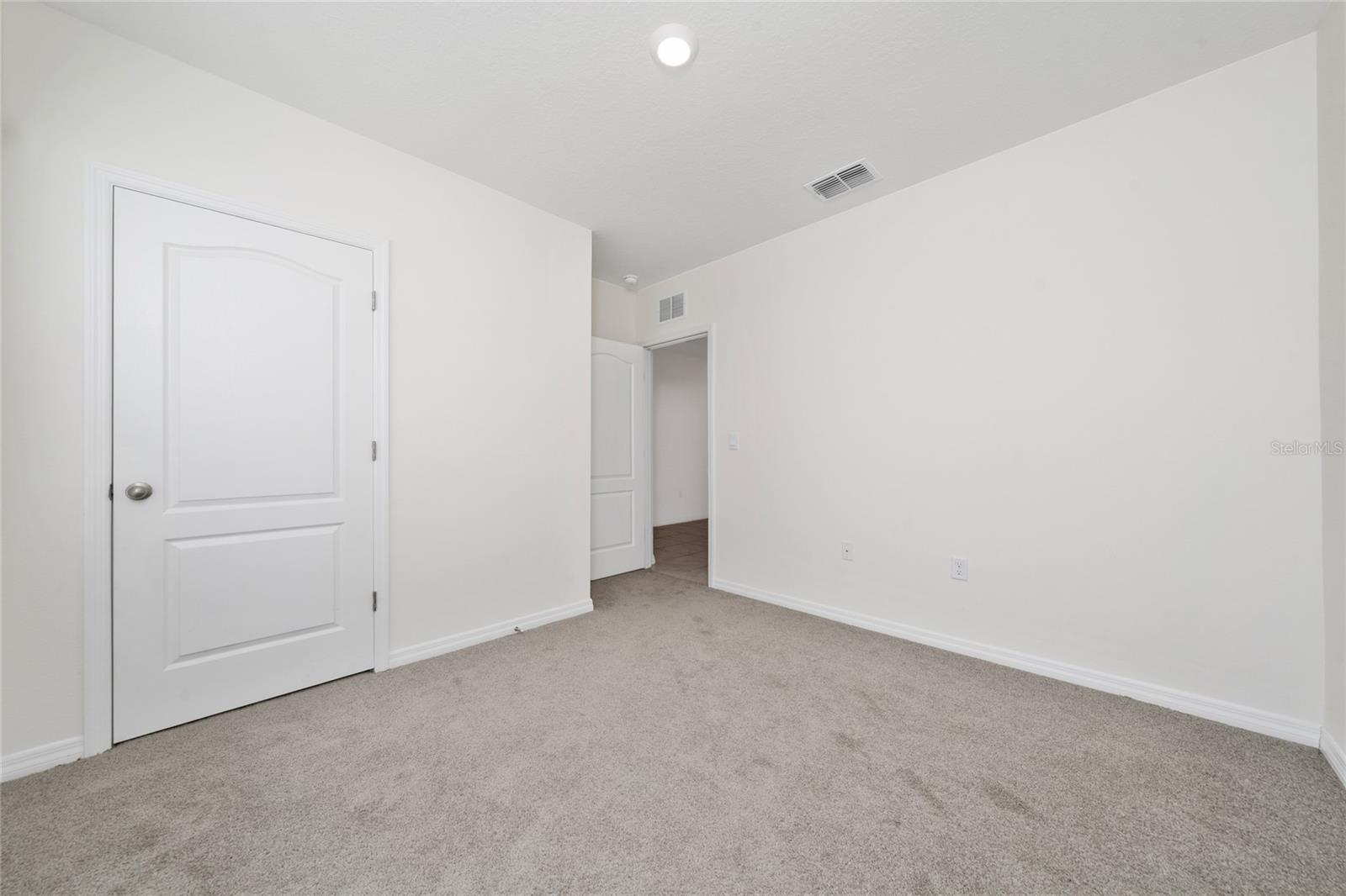 Listing photo id 9 for 2756 Gentle Rain Drive