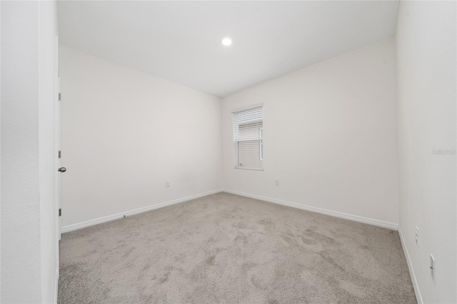 Listing photo id 10 for 2756 Gentle Rain Drive