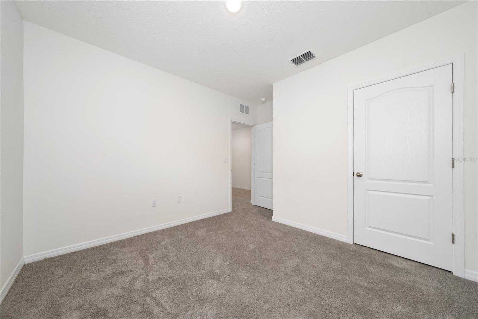 Listing photo id 11 for 2756 Gentle Rain Drive