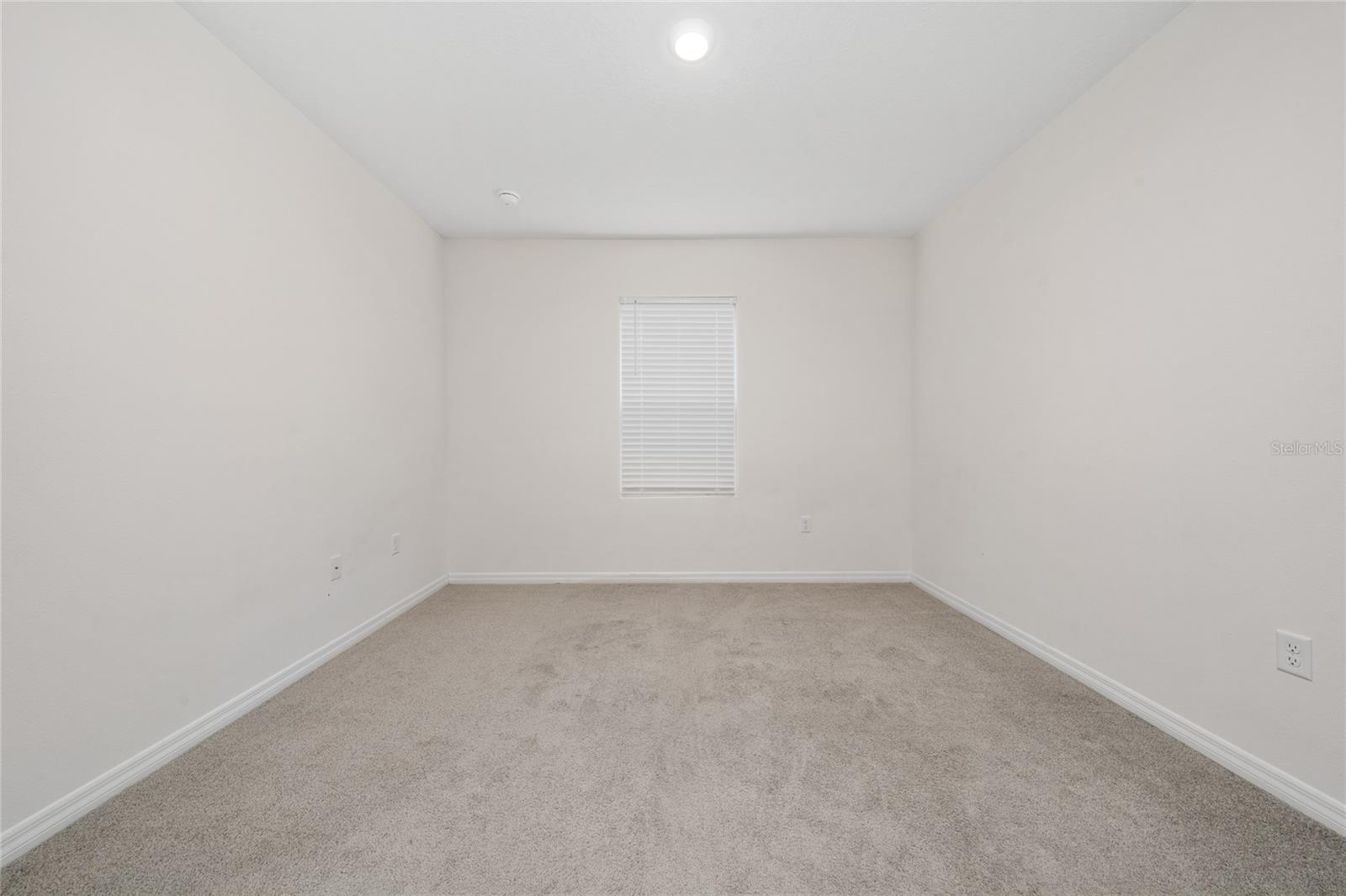 Listing photo id 14 for 2756 Gentle Rain Drive