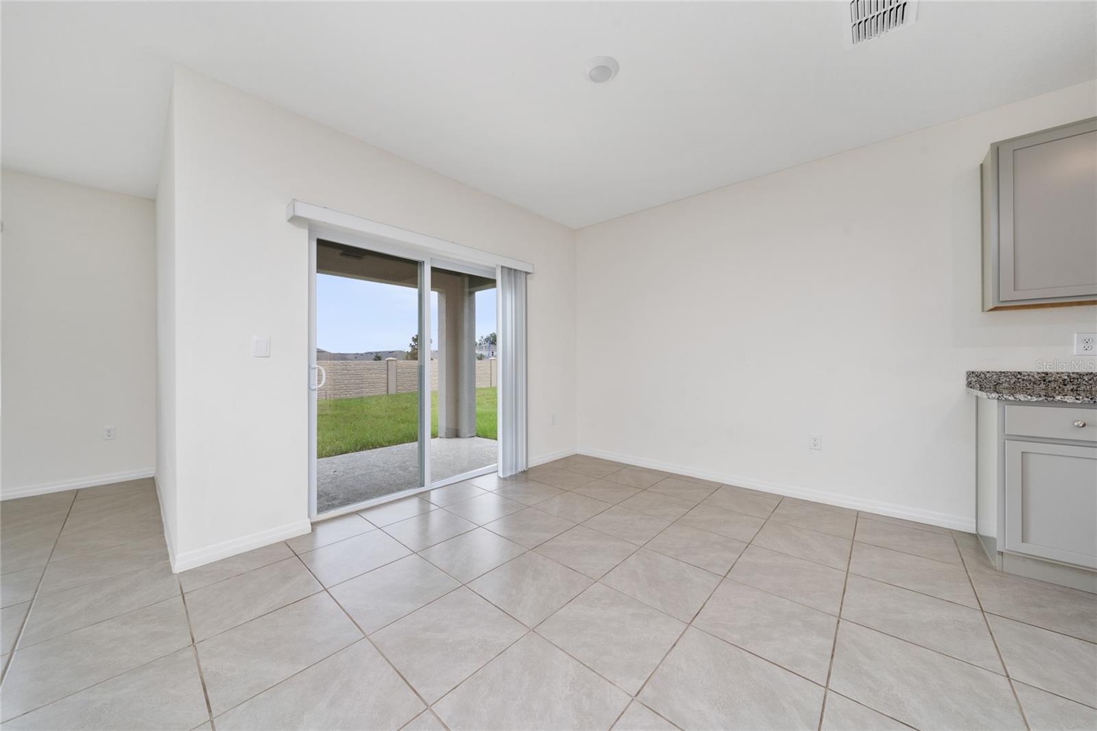 Listing photo id 17 for 2756 Gentle Rain Drive