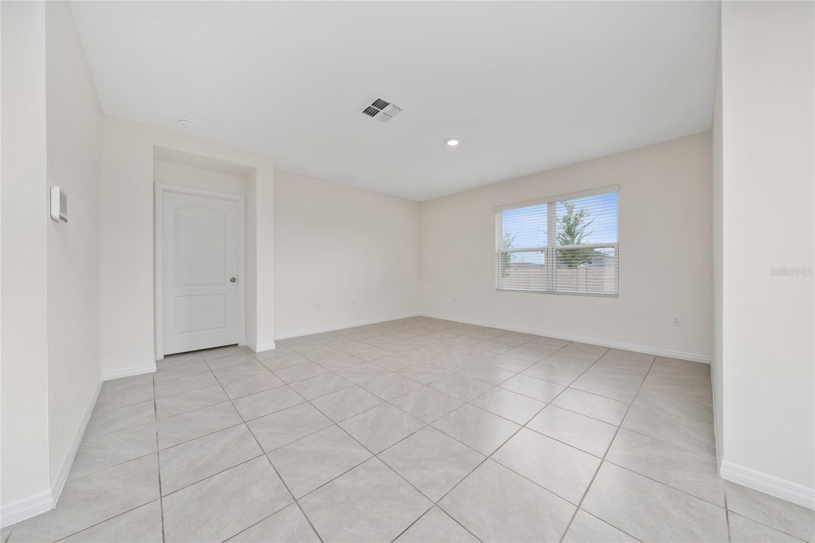 Listing photo id 21 for 2756 Gentle Rain Drive