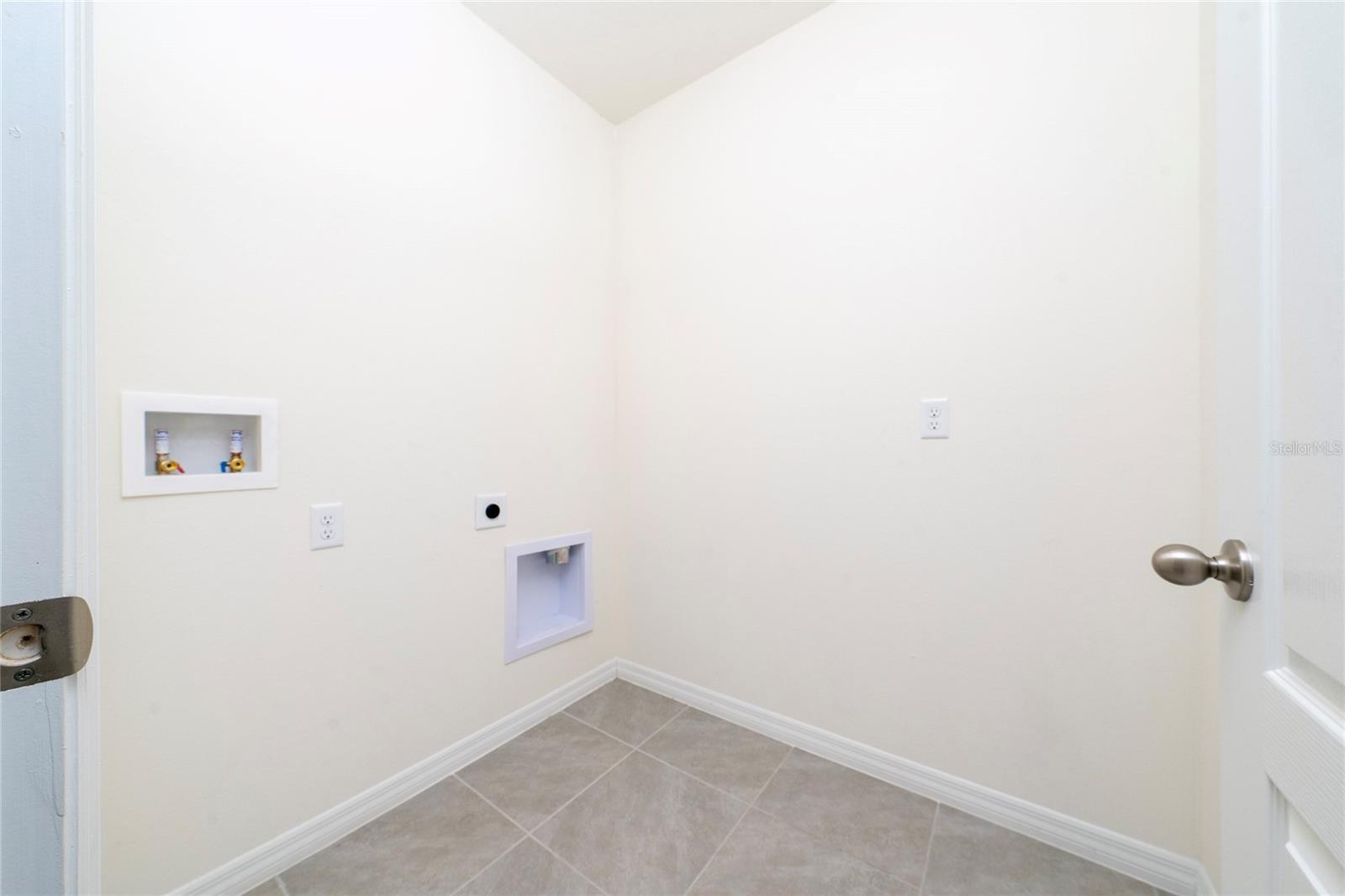 Listing photo id 28 for 2756 Gentle Rain Drive