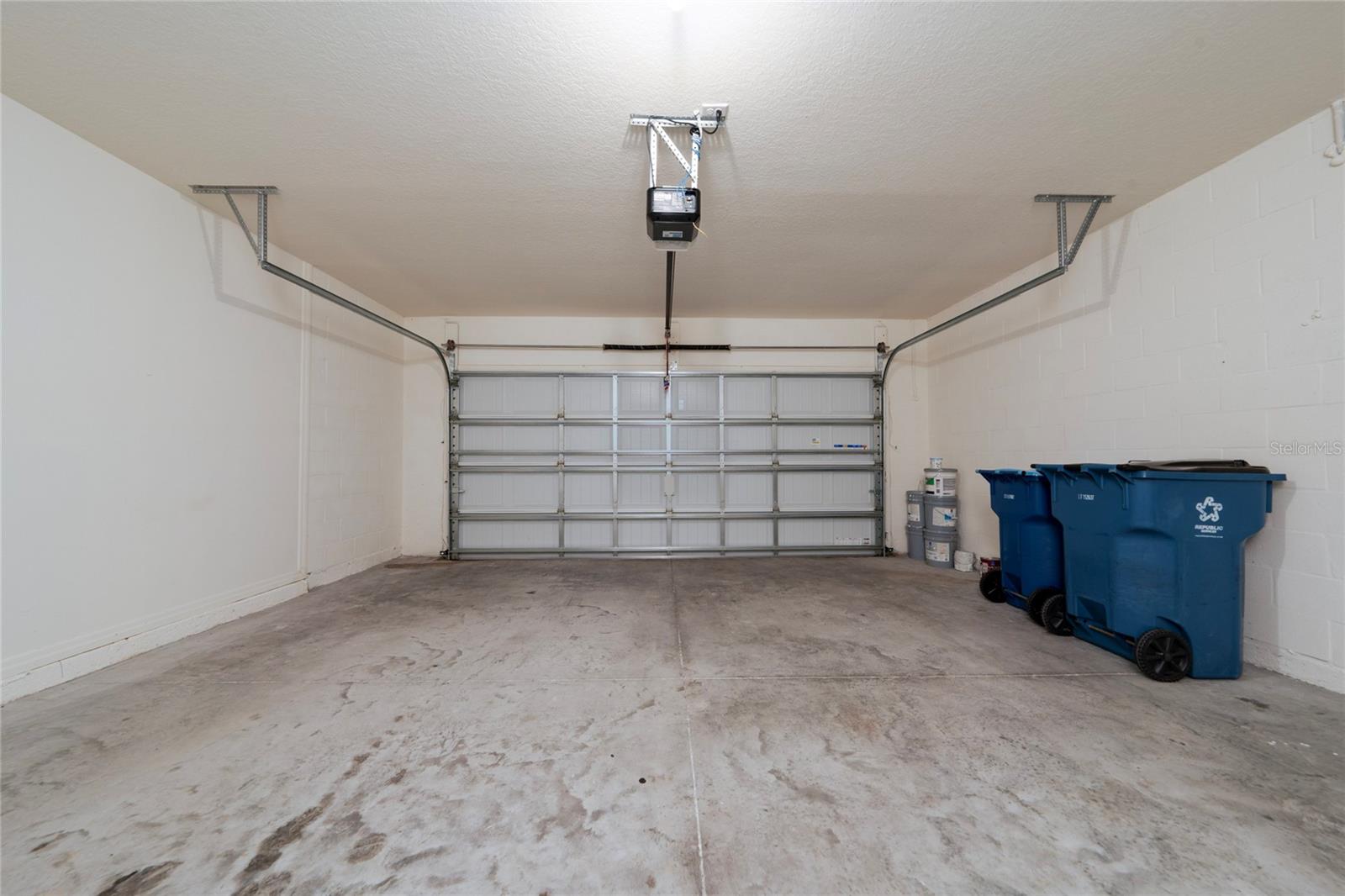 Listing photo id 29 for 2756 Gentle Rain Drive