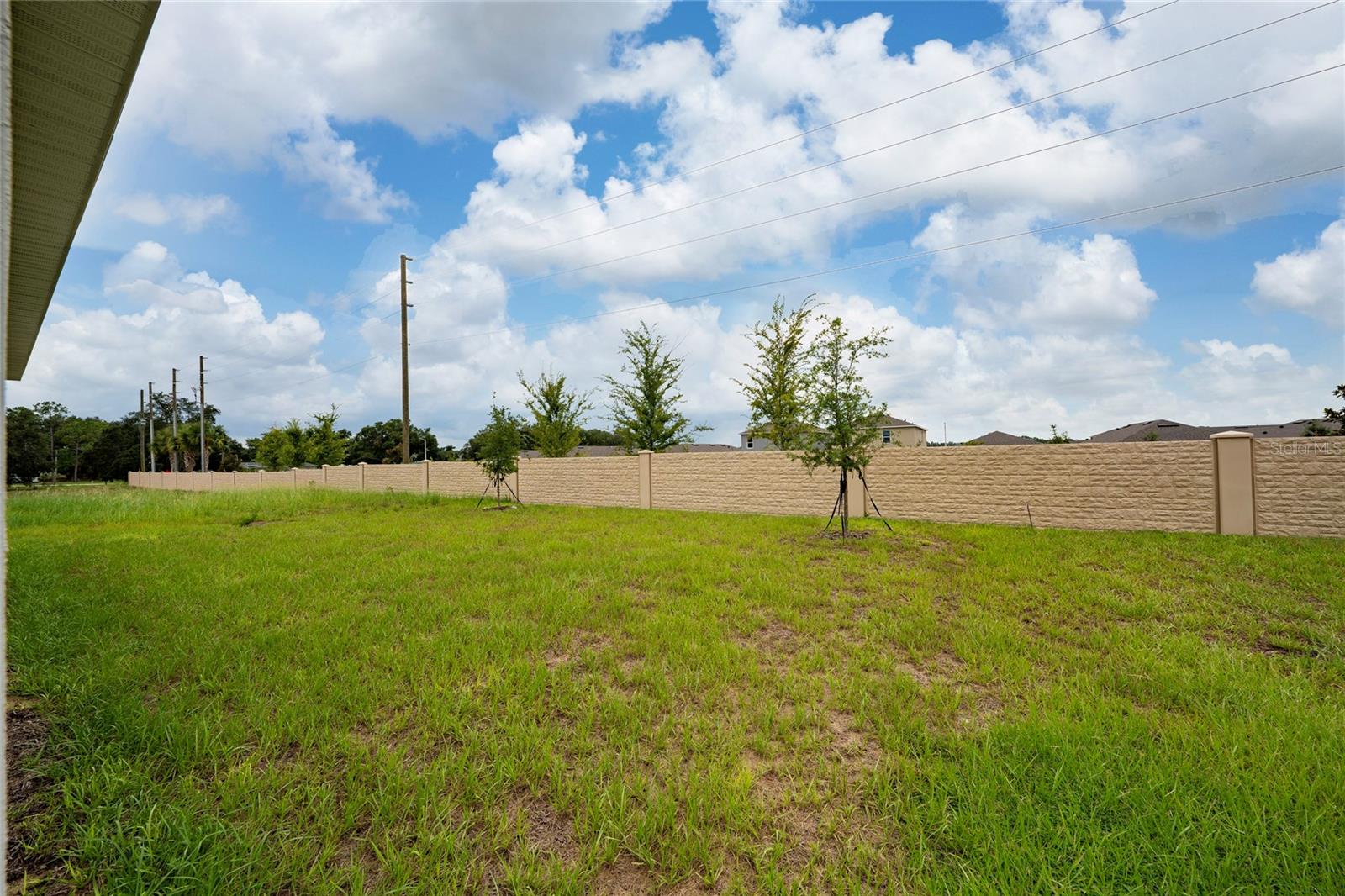 Listing photo id 32 for 2756 Gentle Rain Drive