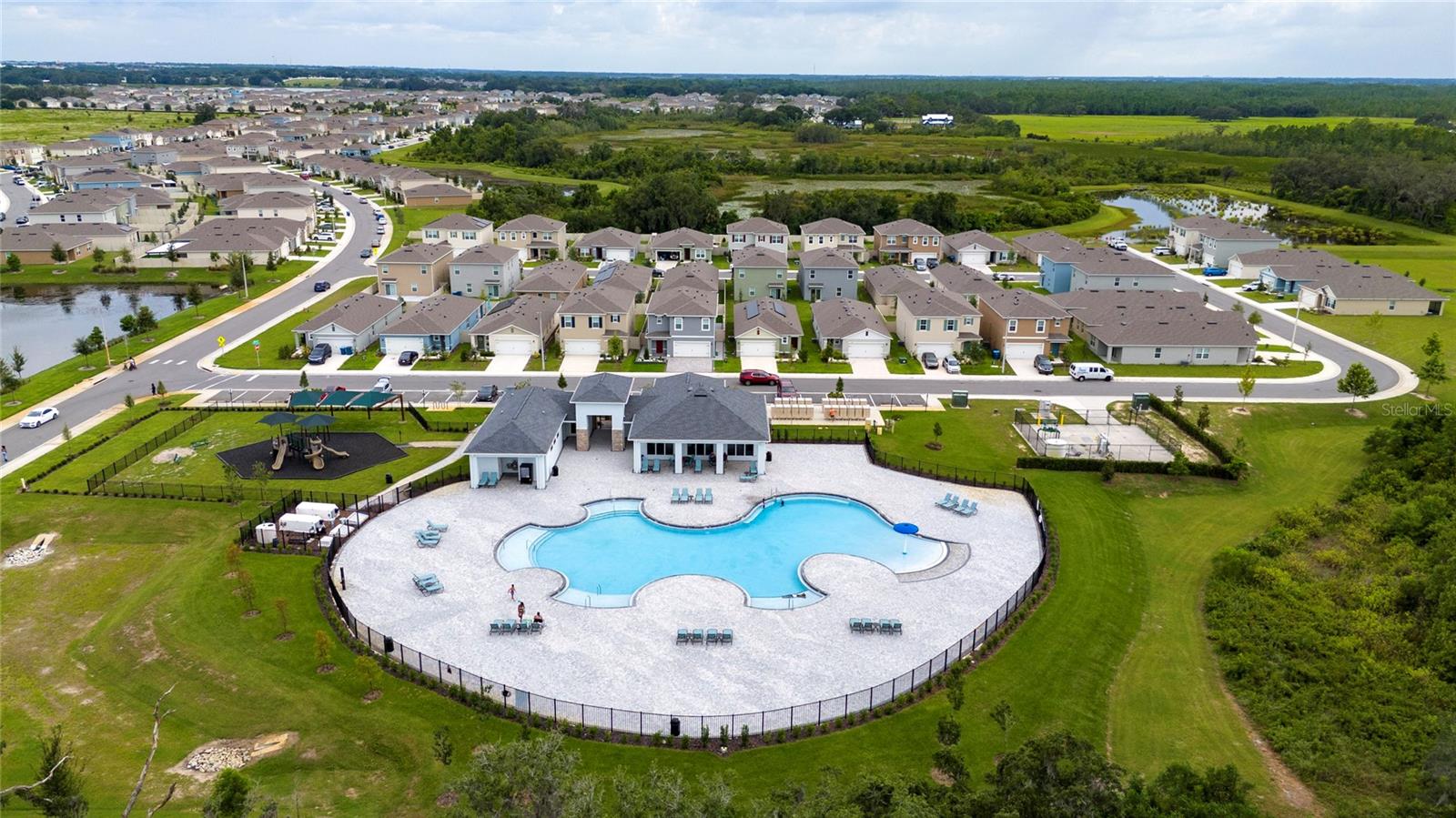 Listing photo id 4 for 2756 Gentle Rain Drive