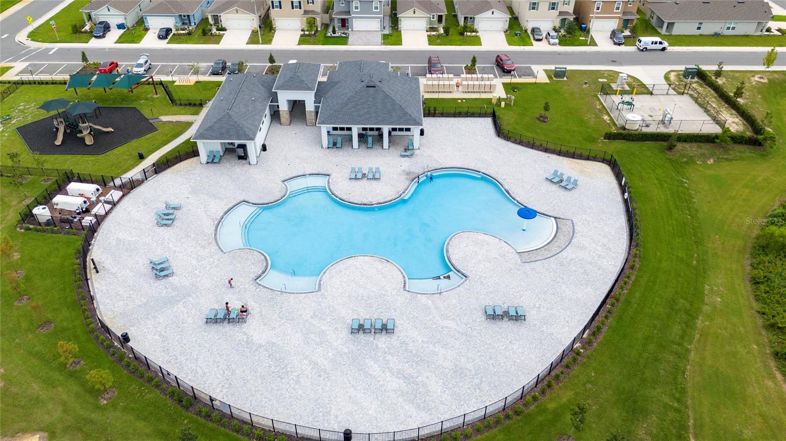 Listing photo id 5 for 2756 Gentle Rain Drive