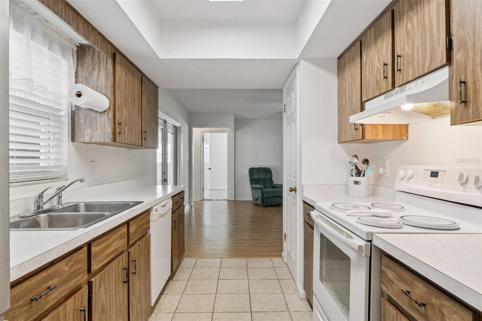 Image 10 of 29 For 110 Devon Court