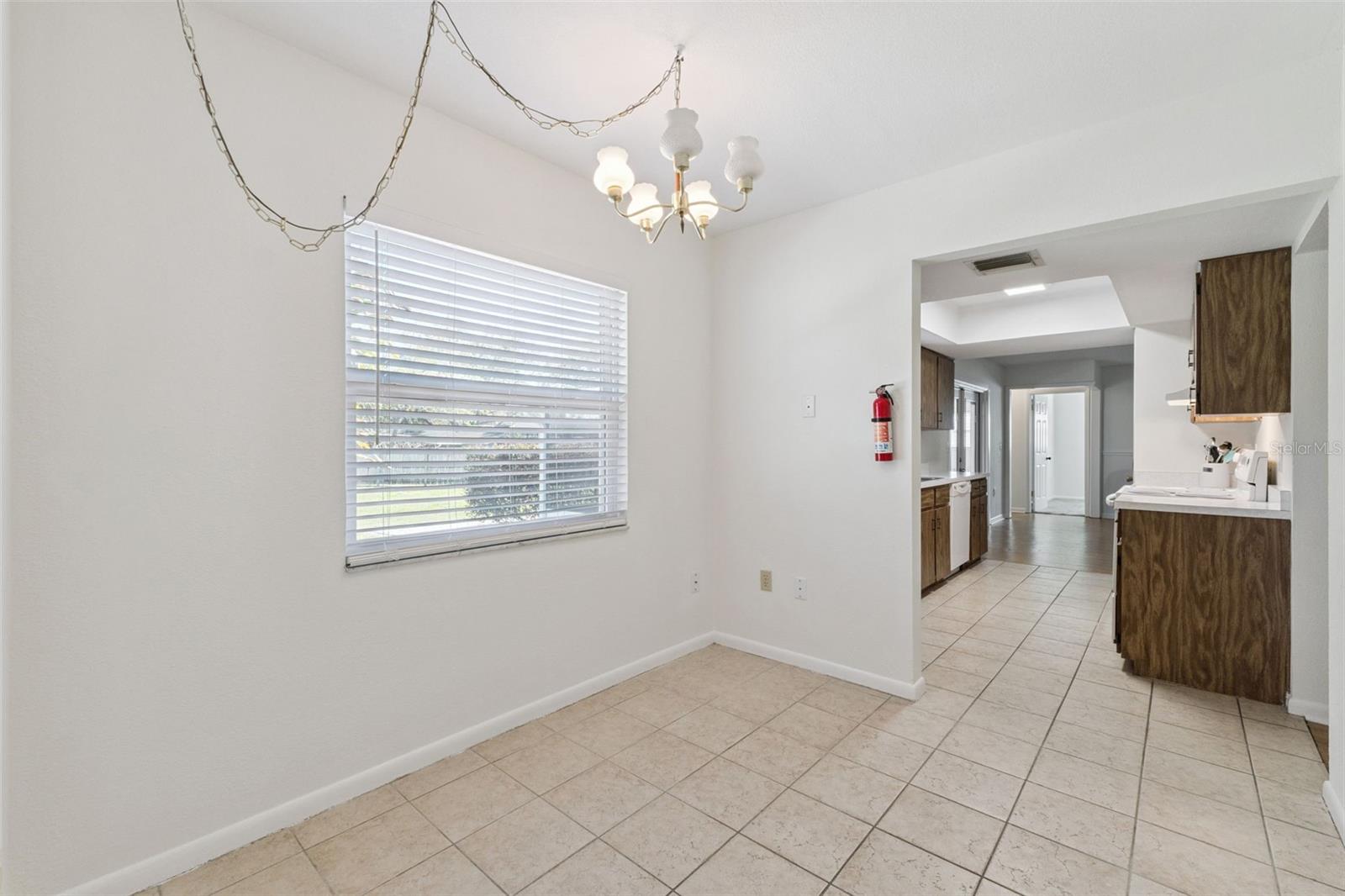 Image 11 of 29 For 110 Devon Court