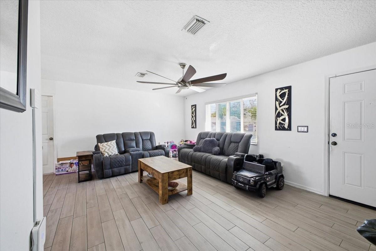 Image 3 of 22 For 2904 5th Avenue