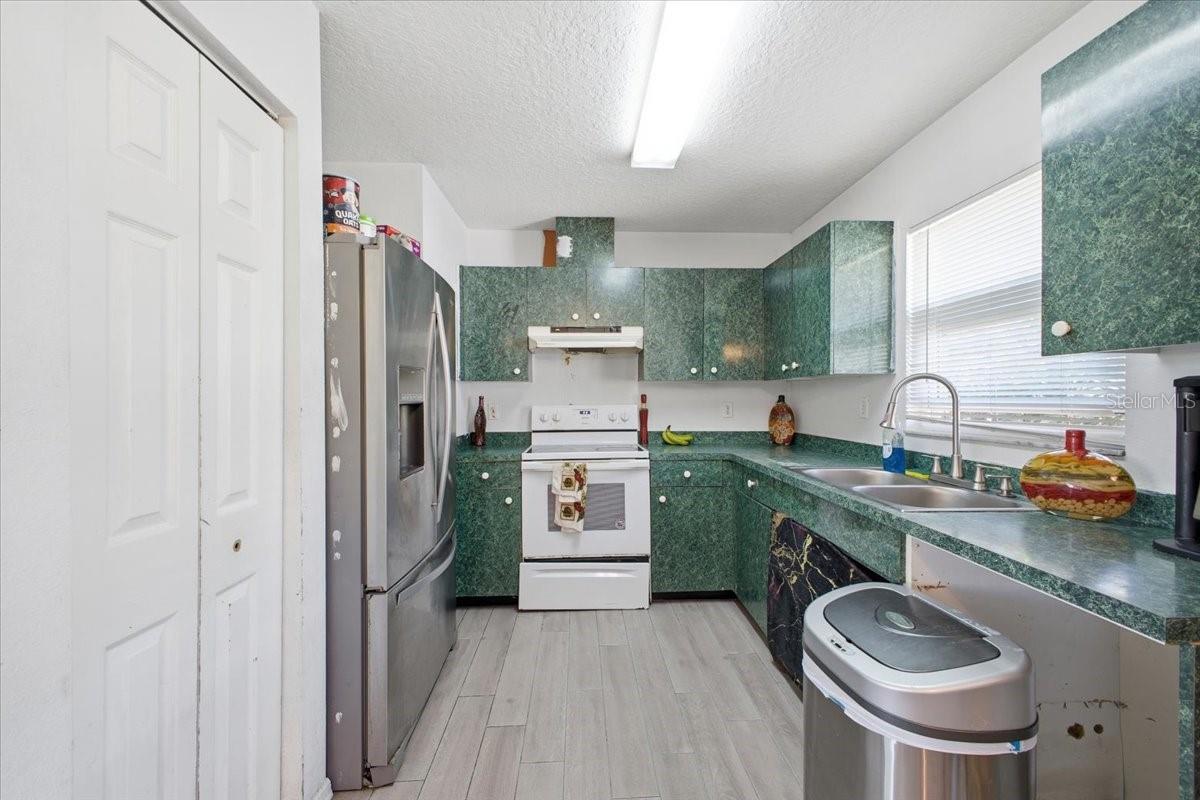 Image 6 of 22 For 2904 5th Avenue