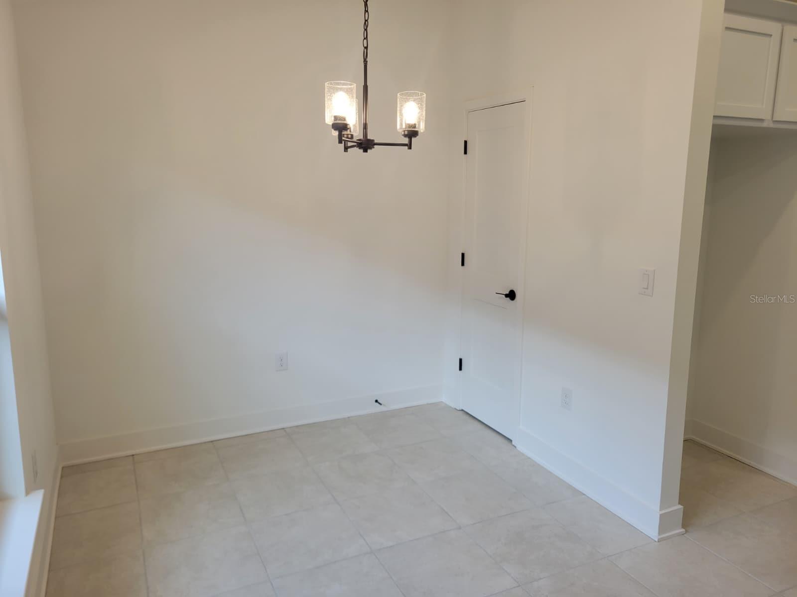 Image 10 of 24 For 266 Verny Grove Lane