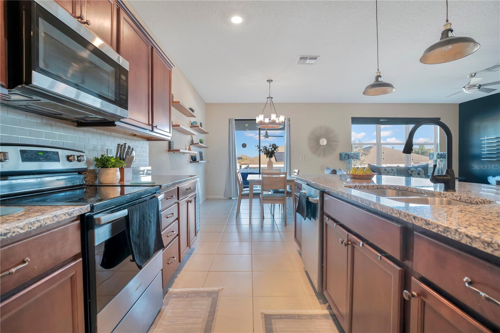 Image 17 of 47 For 802 Citrus Isle Drive