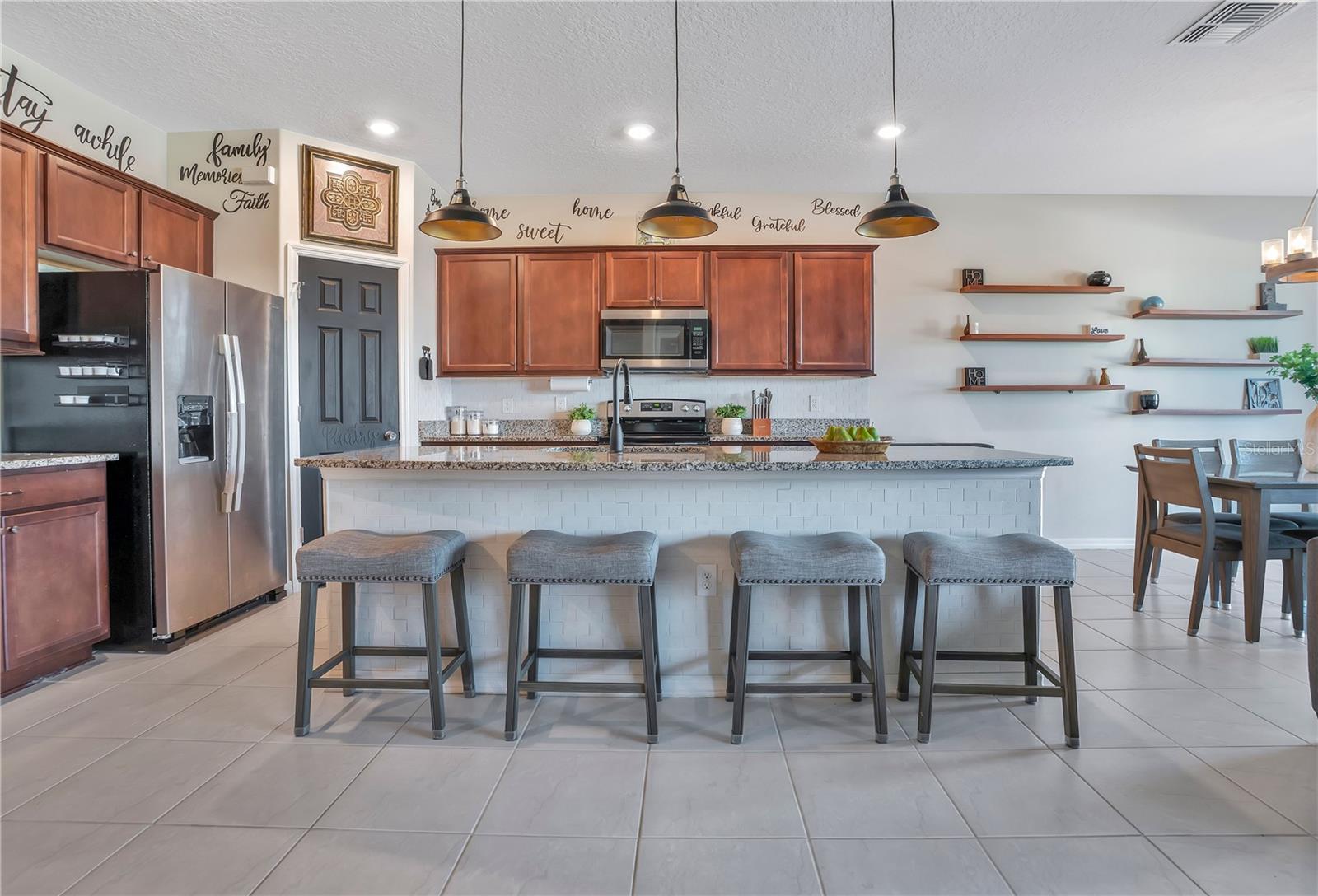 Image 4 of 47 For 802 Citrus Isle Drive