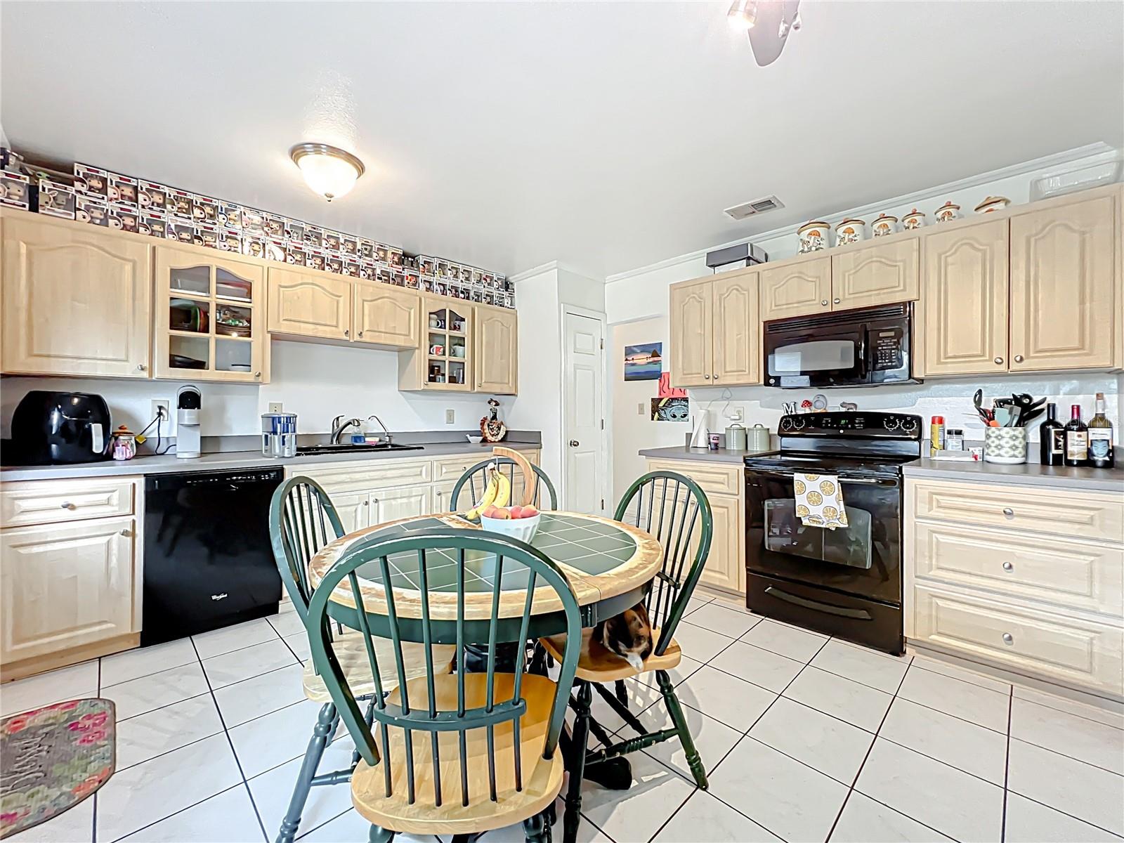 Image 21 of 38 For 206 Charles Street