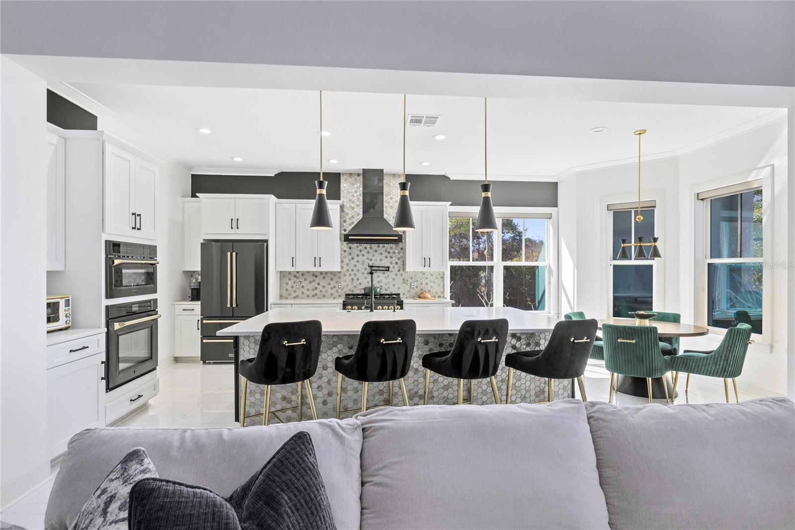 Image 17 of 79 For 12664 Banting Terrace