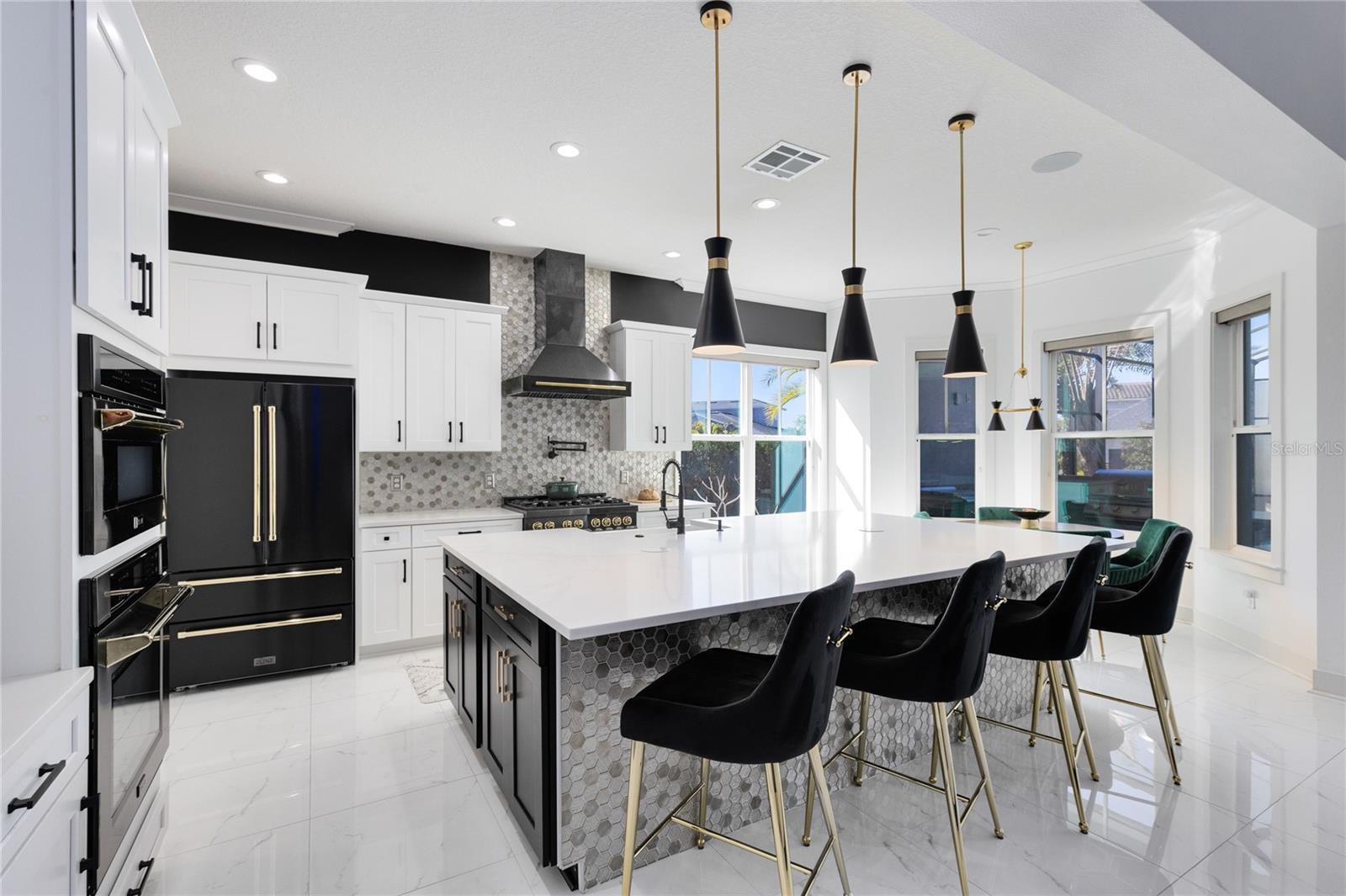 Image 18 of 79 For 12664 Banting Terrace