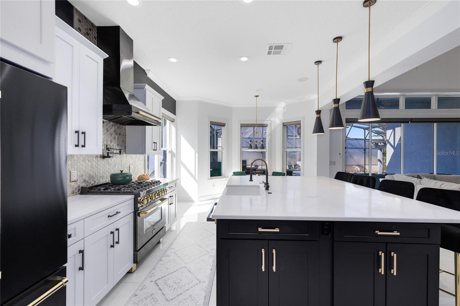 Image 21 of 79 For 12664 Banting Terrace