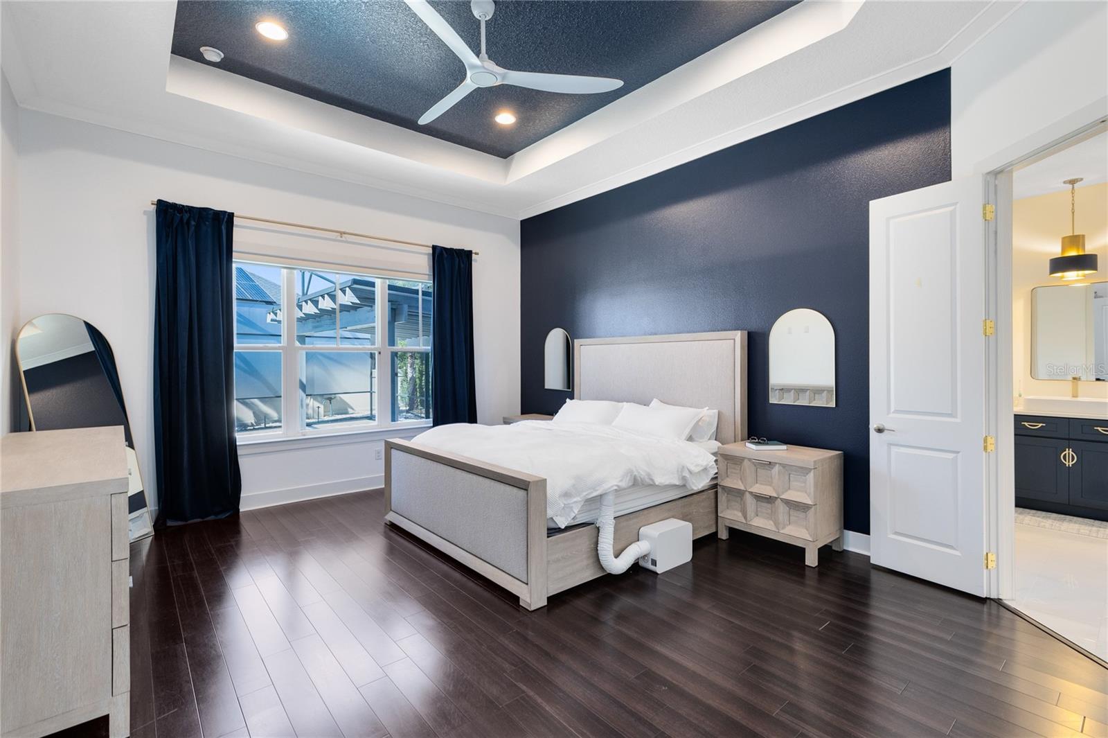 Image 23 of 79 For 12664 Banting Terrace