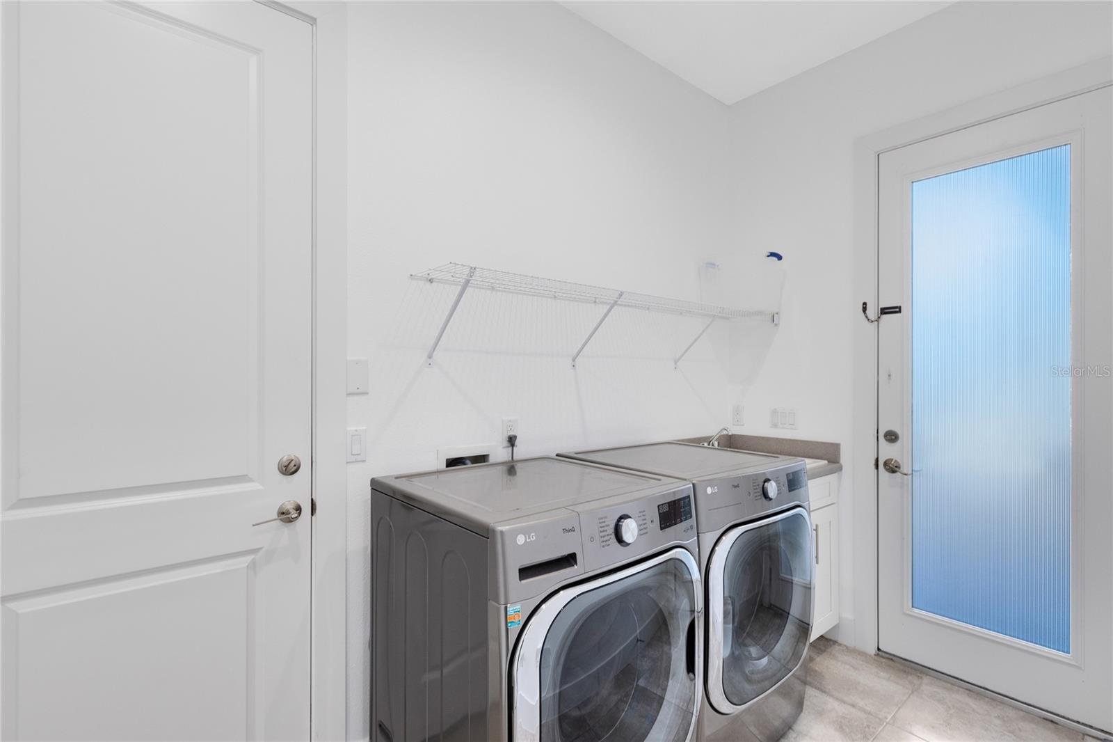 Image 28 of 79 For 12664 Banting Terrace