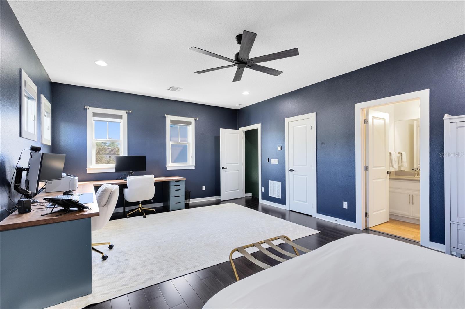 Image 33 of 79 For 12664 Banting Terrace