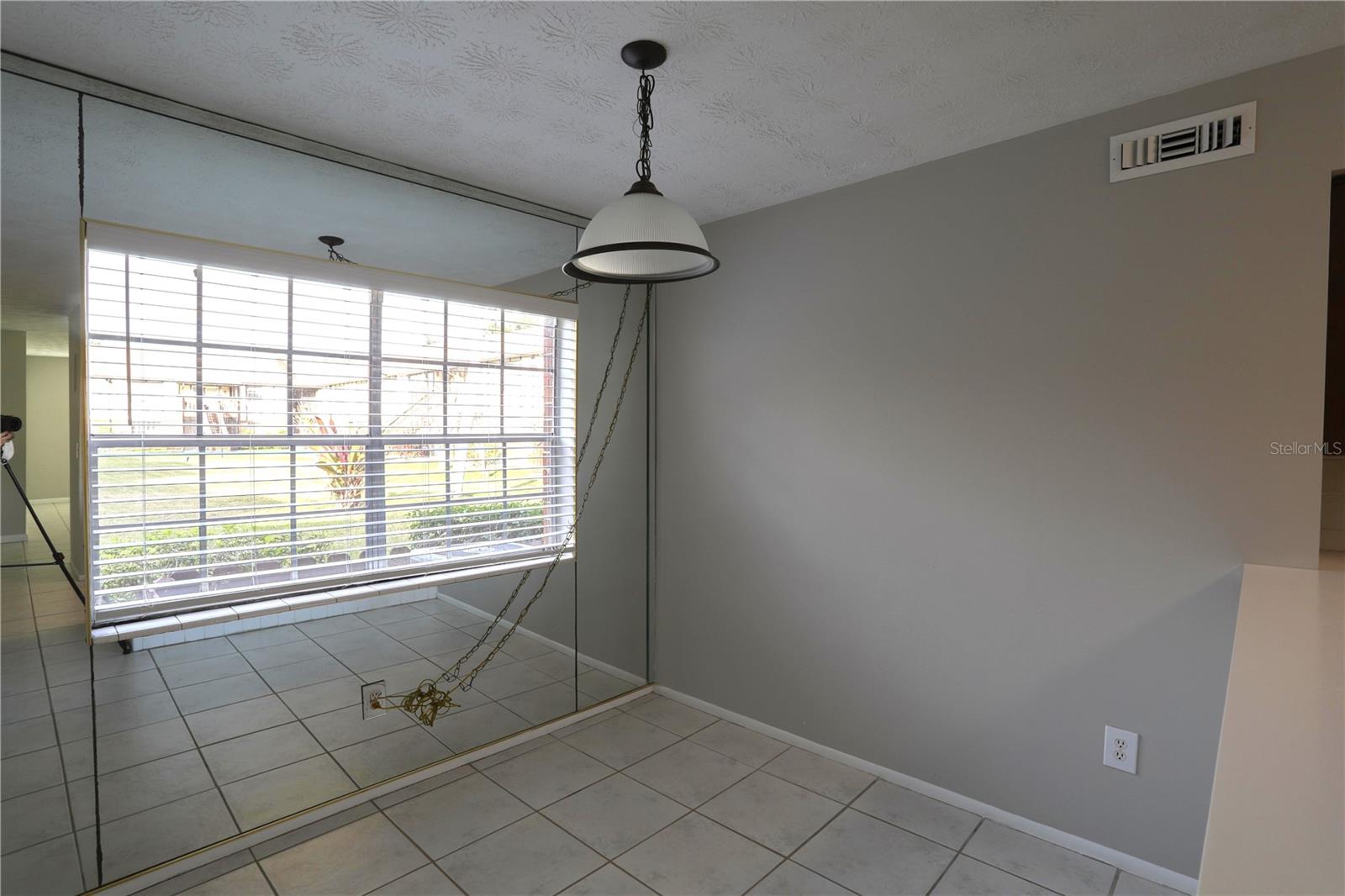 Image 9 of 17 For 5325 Hansel Avenue 1