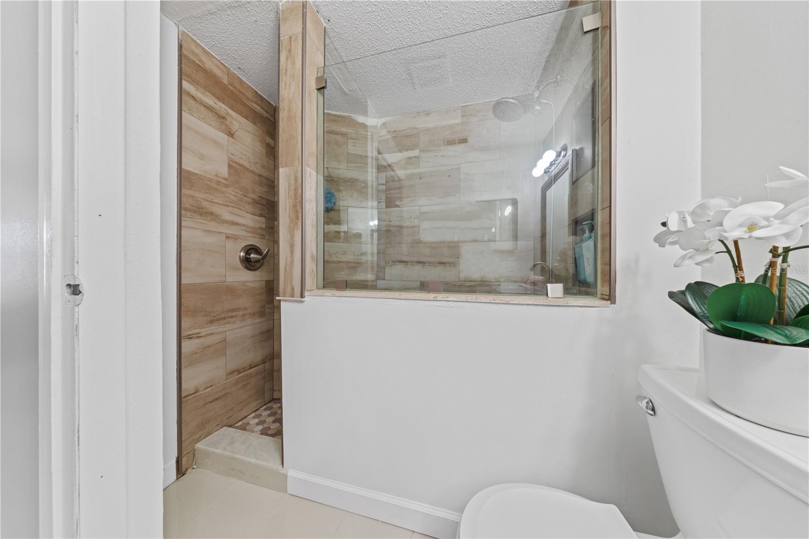 Image 18 of 28 For 5647 Garden Grove