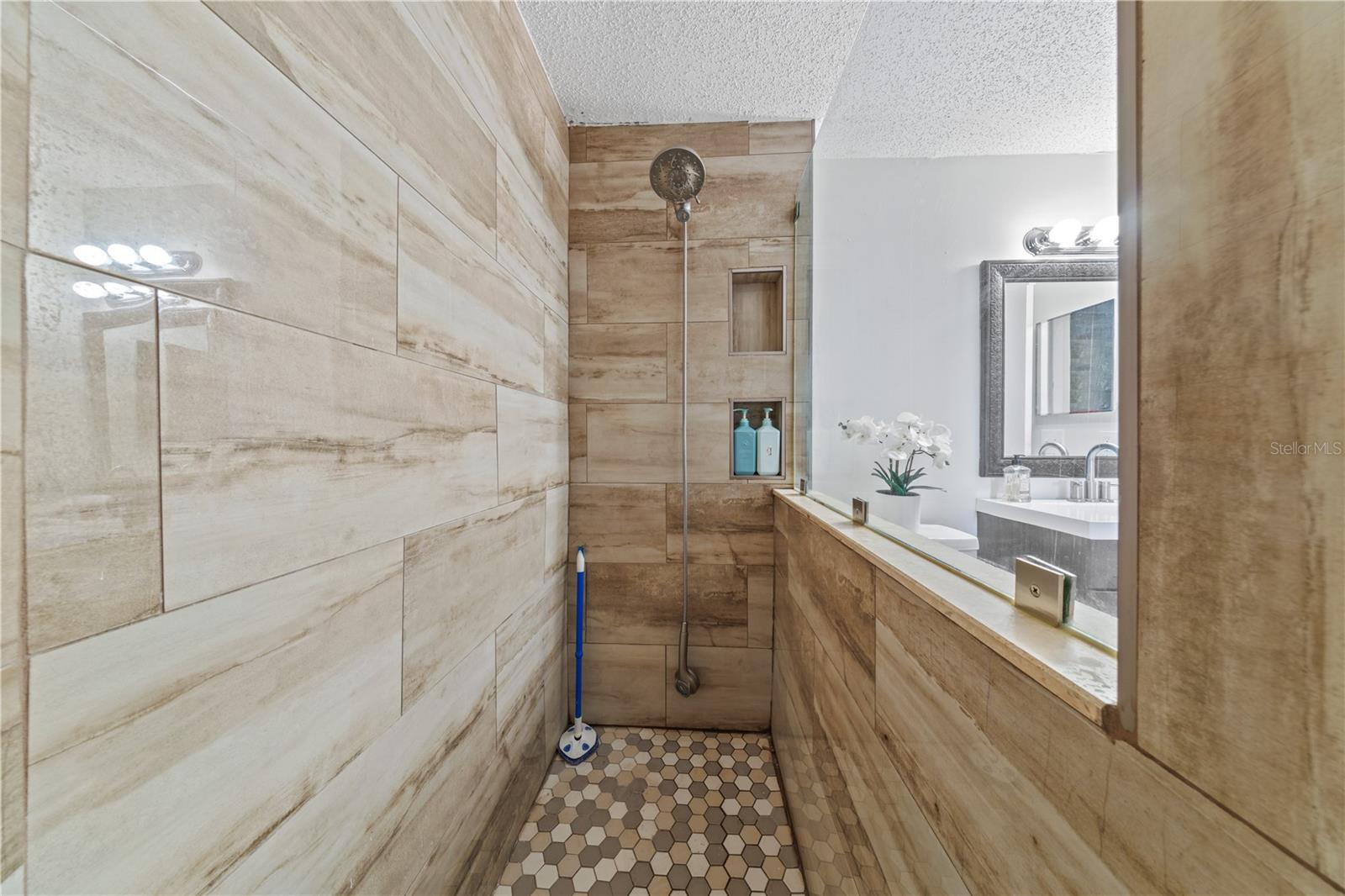 Image 19 of 28 For 5647 Garden Grove