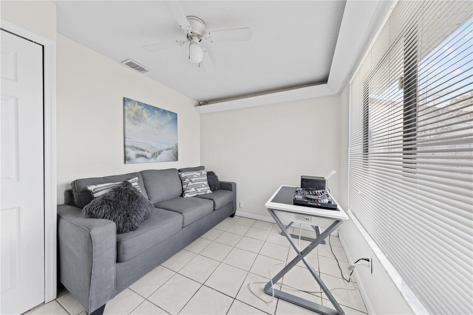 Image 23 of 28 For 5647 Garden Grove