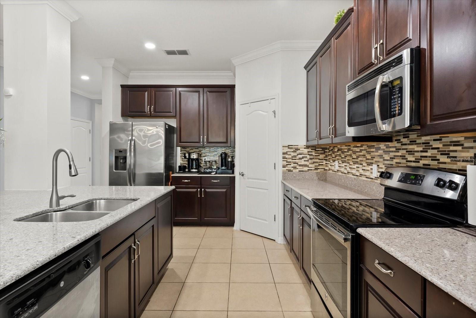 Image 8 of 32 For 5275 Pine Lily Circle