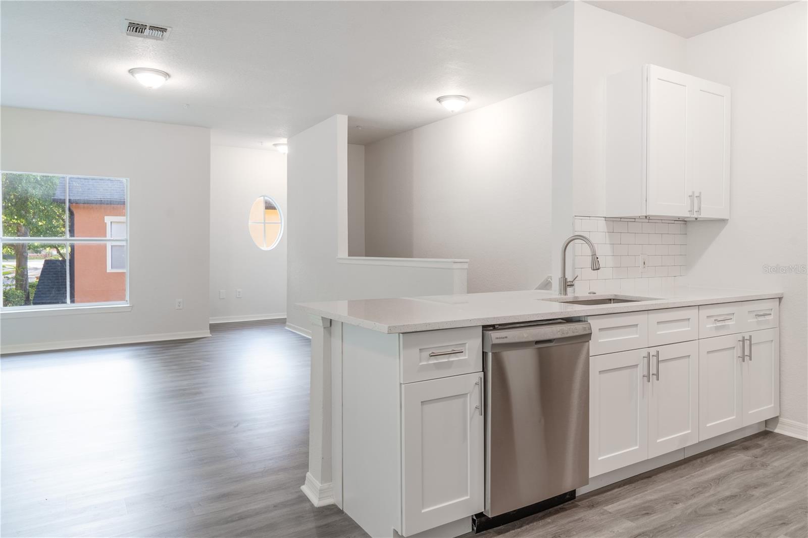 Image 4 of 7 For 5953 Westgate Drive 1823