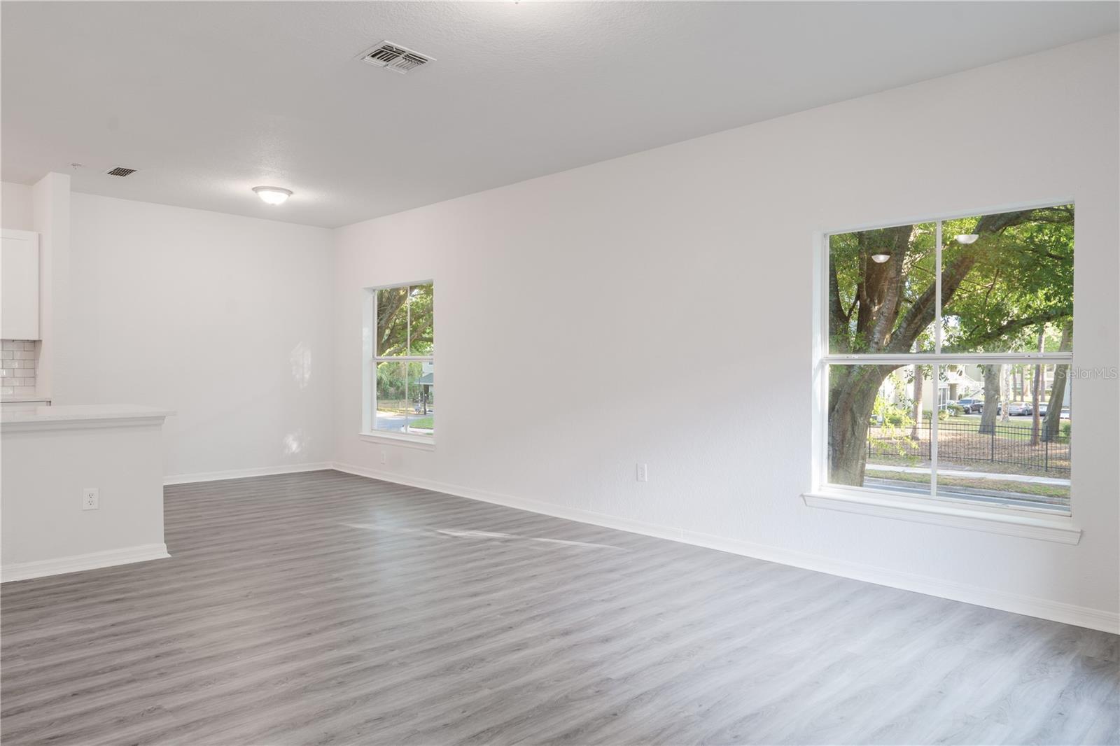 Image 6 of 7 For 5953 Westgate Drive 1823