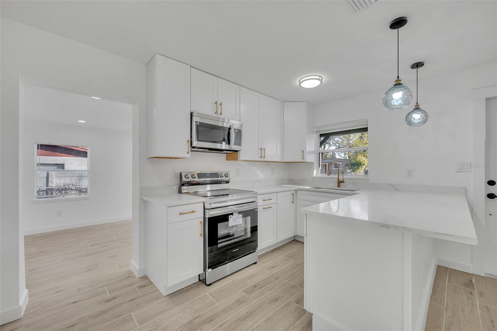 Image 11 of 37 For 1224 Helen Street