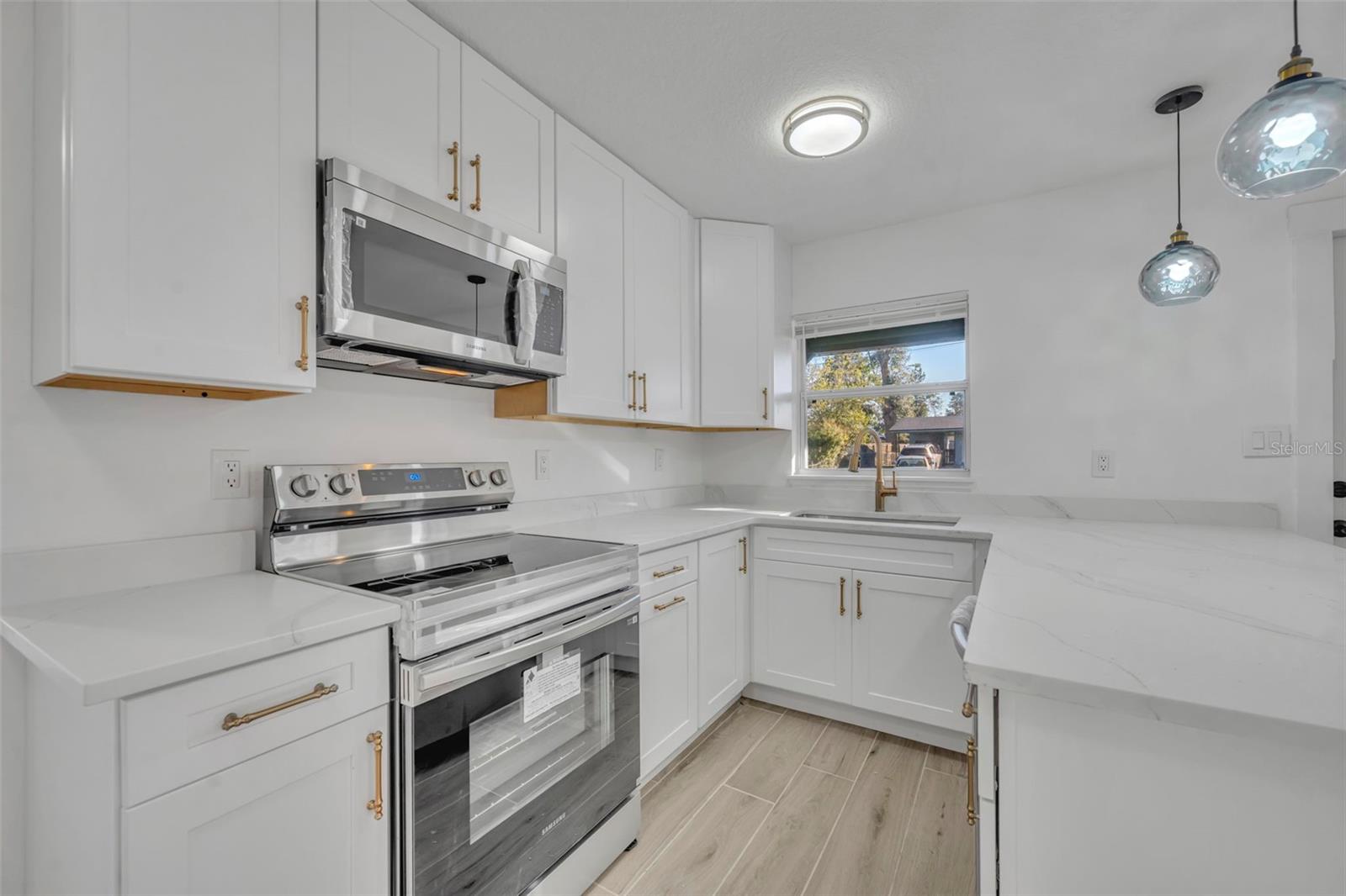 Image 13 of 37 For 1224 Helen Street