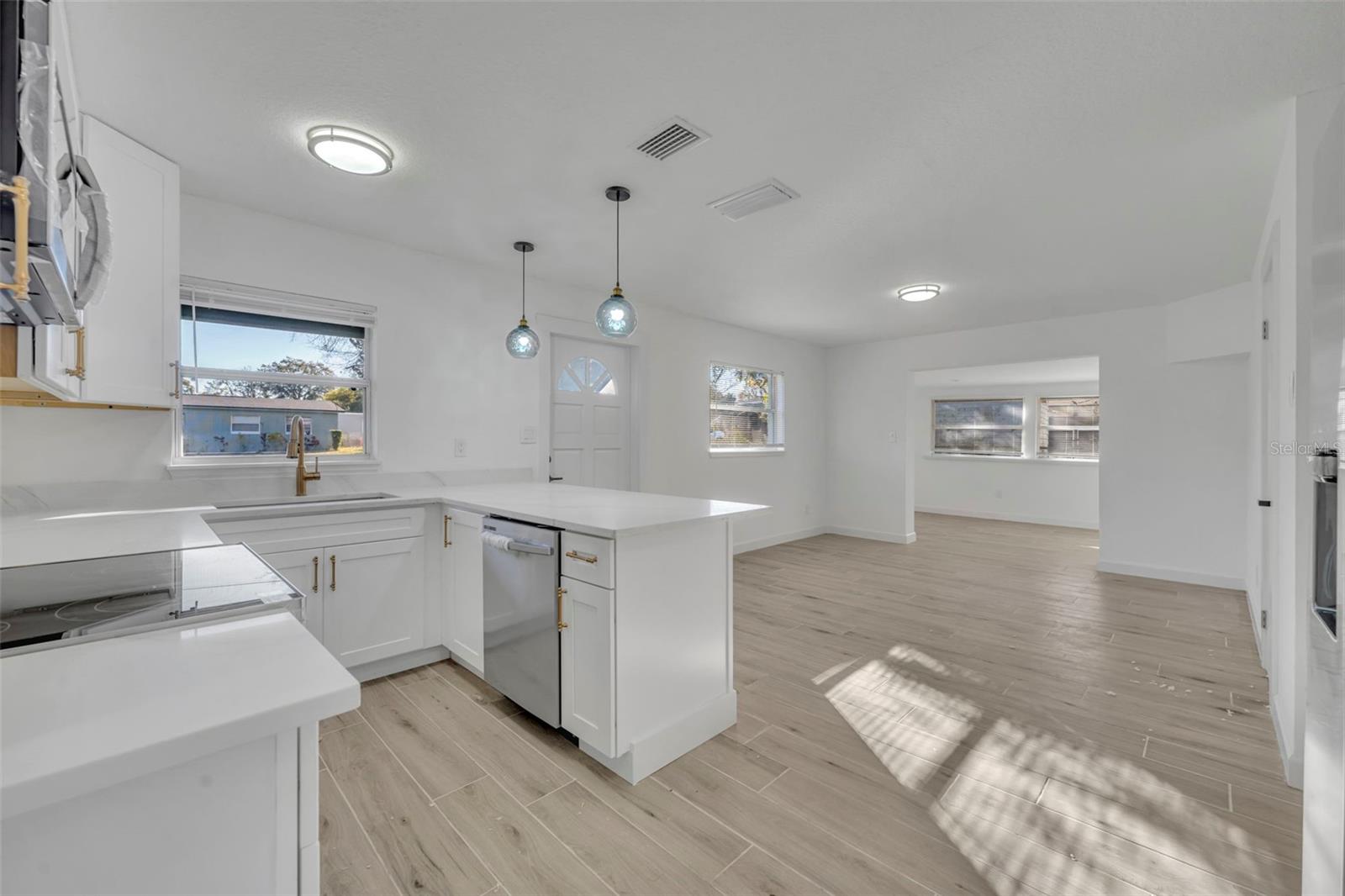 Image 15 of 37 For 1224 Helen Street