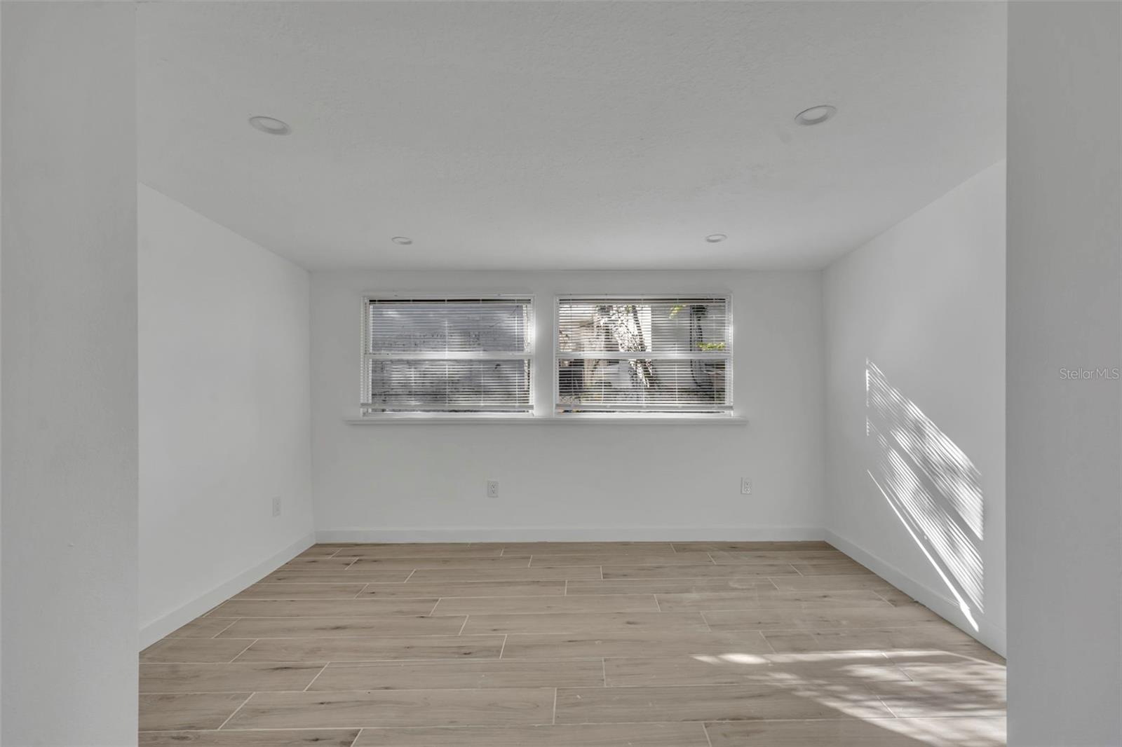 Image 17 of 37 For 1224 Helen Street