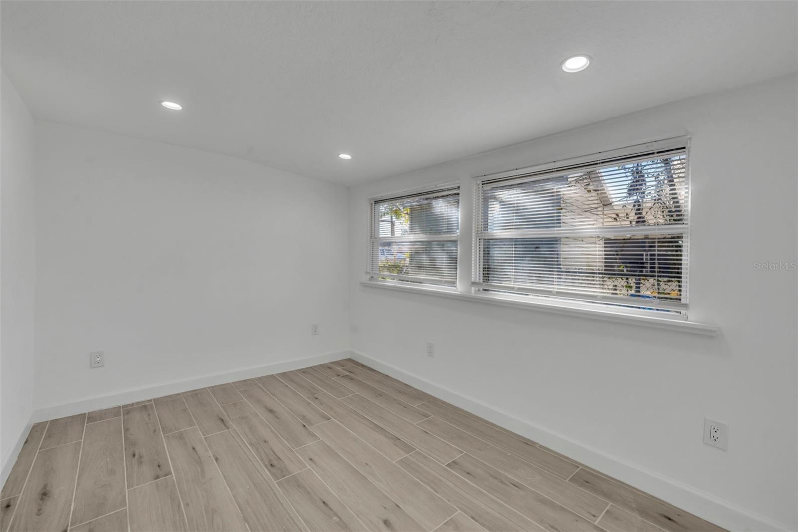 Image 18 of 37 For 1224 Helen Street