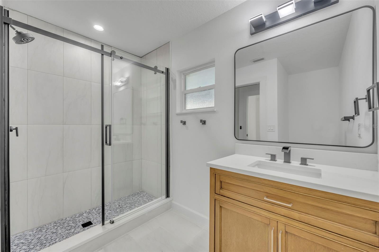 Image 28 of 37 For 1224 Helen Street