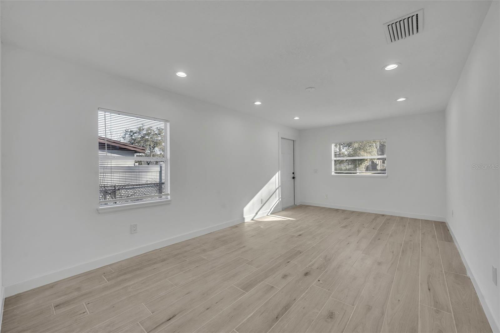 Image 29 of 37 For 1224 Helen Street